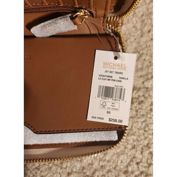 Michael Kors 32T5GTTE9B Jet Set Travel Continental Wristlet Wallet - Vanilla - Picture 5 of 7